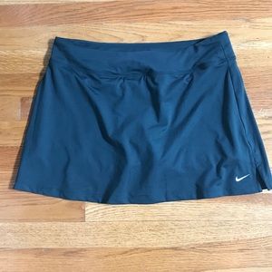 NWT women’s Nike Drifit tennis skort